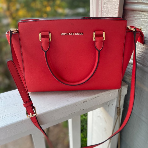 Michael Kors Red Leather Satchel – Gold Hardware, Elegant & Functional - Picture 5 of 6